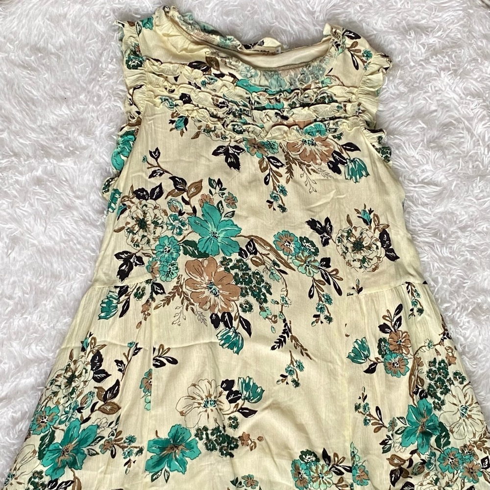 Sleeveless floral dress top